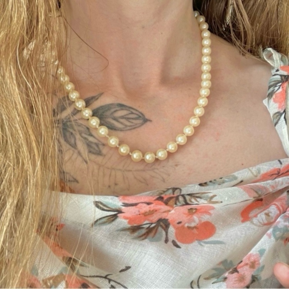 Ivory Hand Knotted Pearl Necklace Vintage “Berenice” 19” Marquis Fishhook Class - Picture 1 of 6